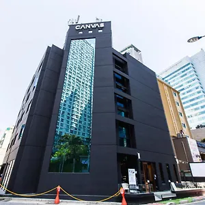 Canvas Black Hostal